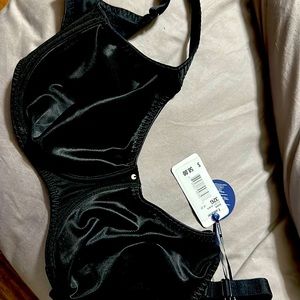 Fantasies Aura black bra. Love this style as it converts to racerback.